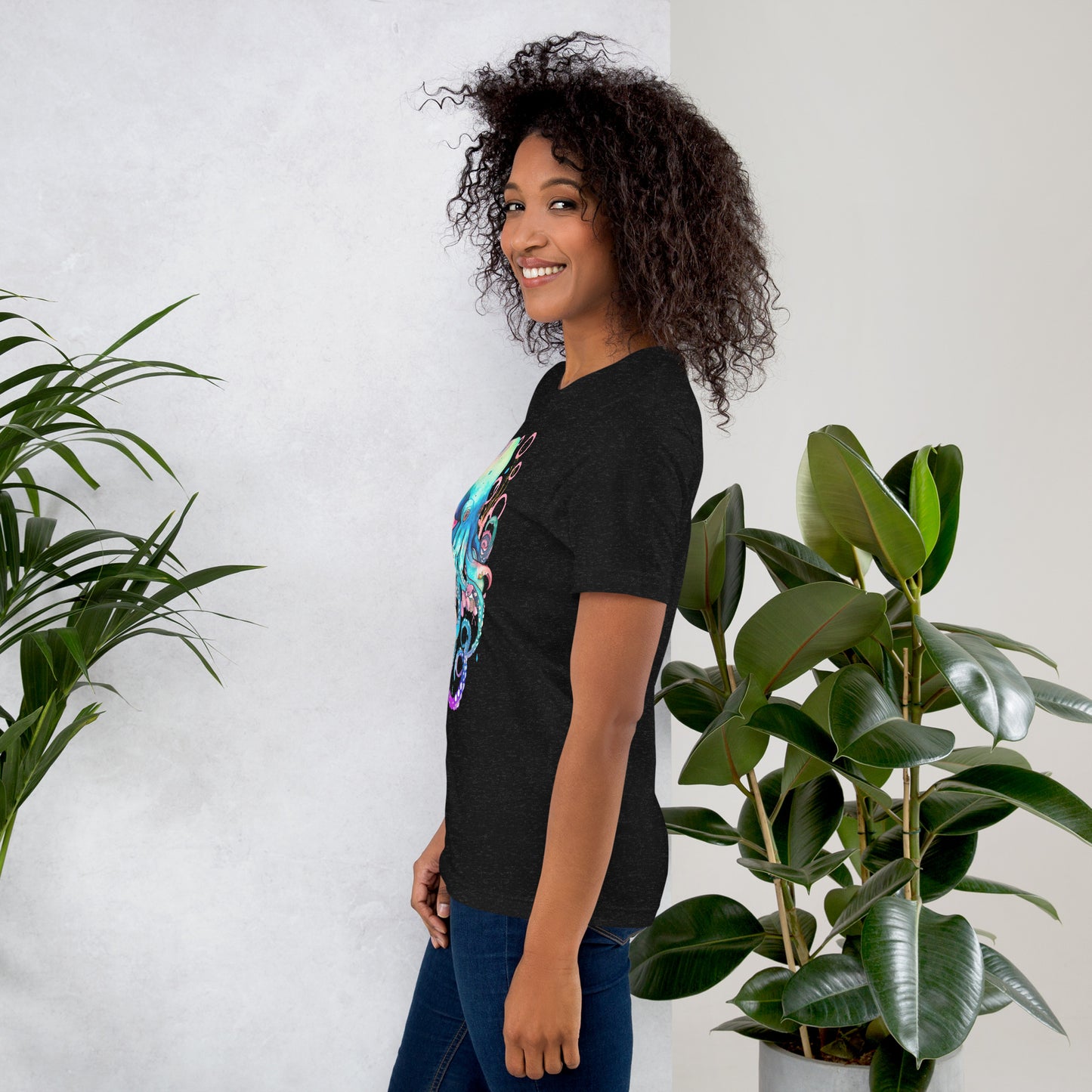T-shirt Senhora com Estampa de Polvo em Aguarela Rosa e Azul - Conforto e Estilo