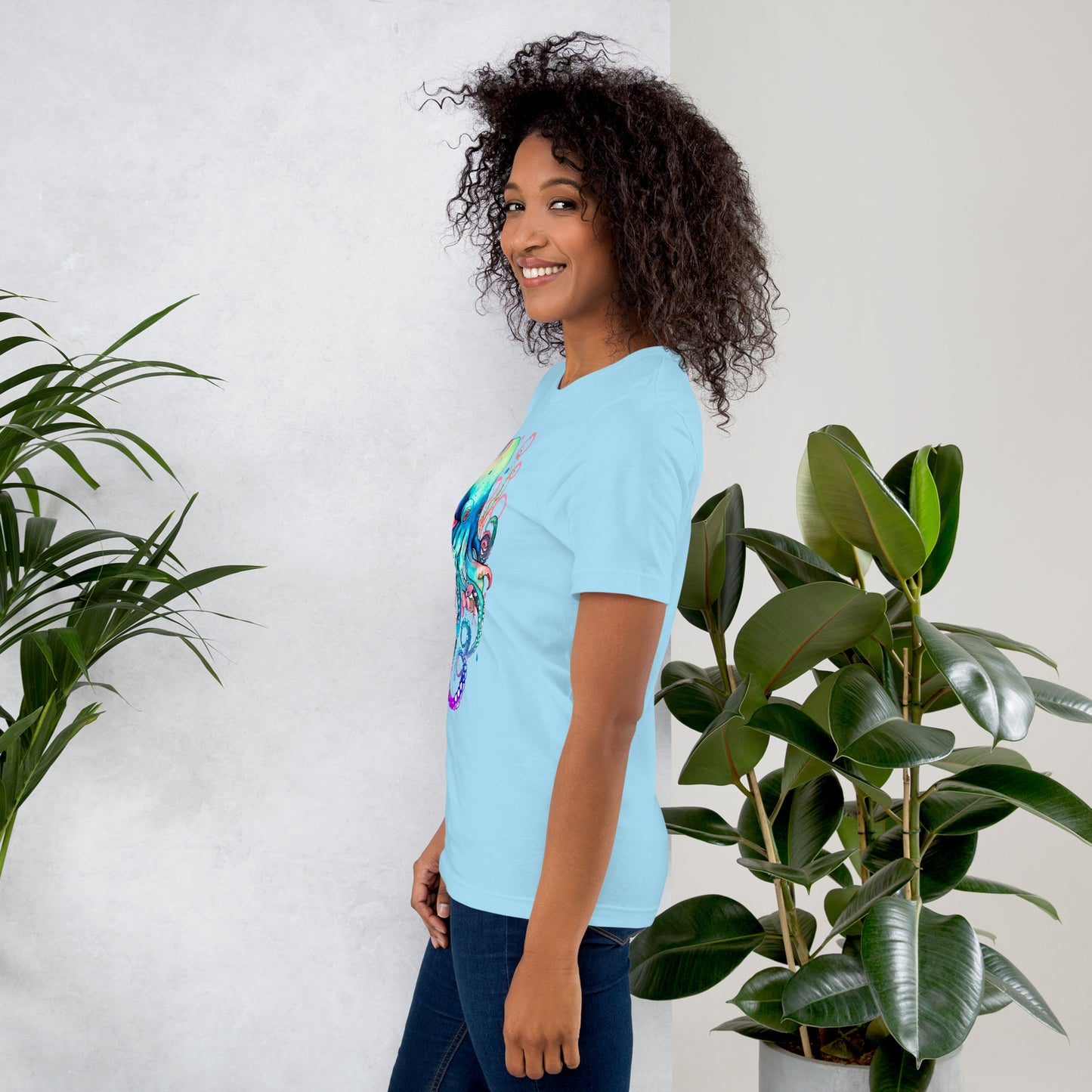 T-shirt Senhora com Estampa de Polvo em Aguarela Rosa e Azul - Conforto e Estilo
