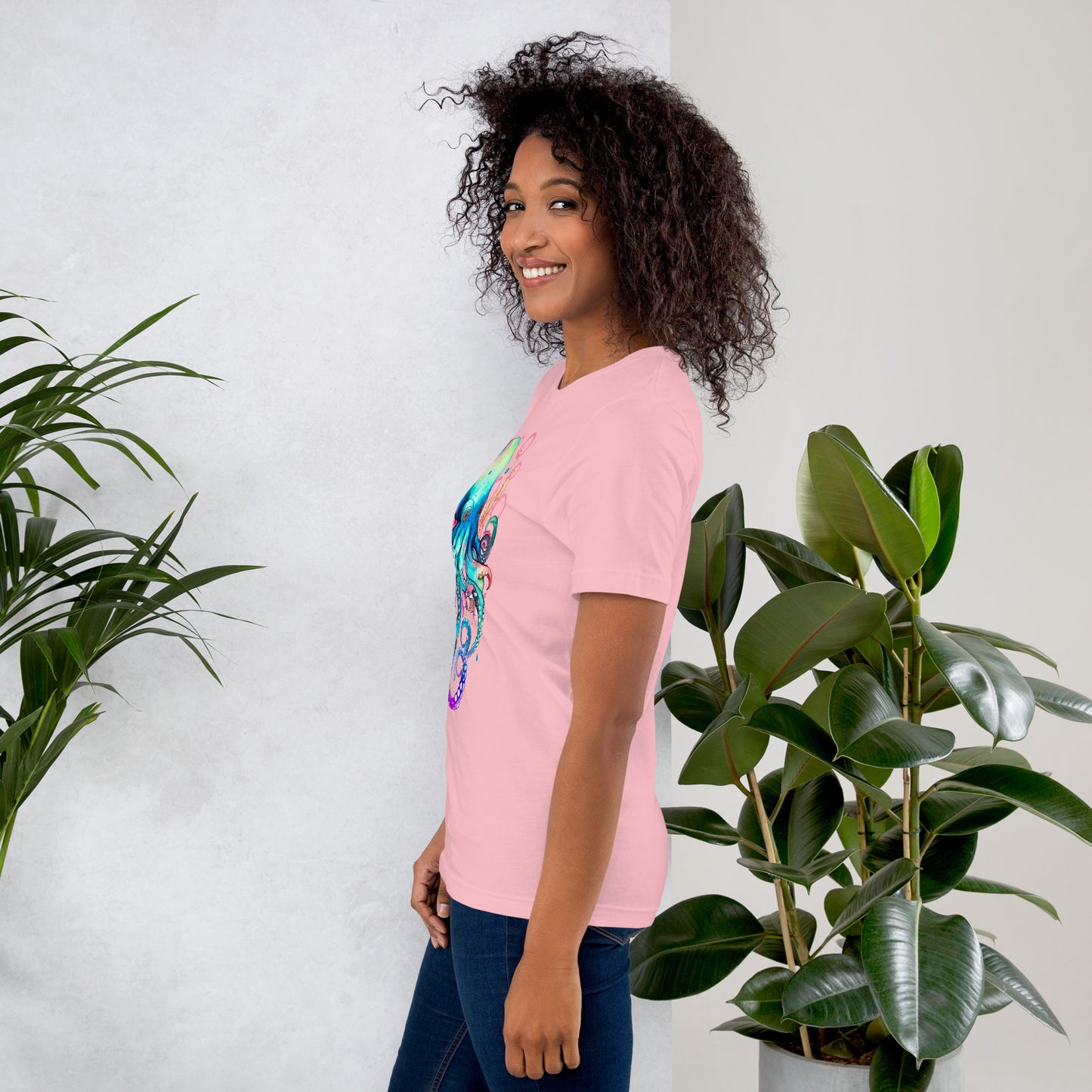 T-shirt Senhora com Estampa de Polvo em Aguarela Rosa e Azul - Conforto e Estilo