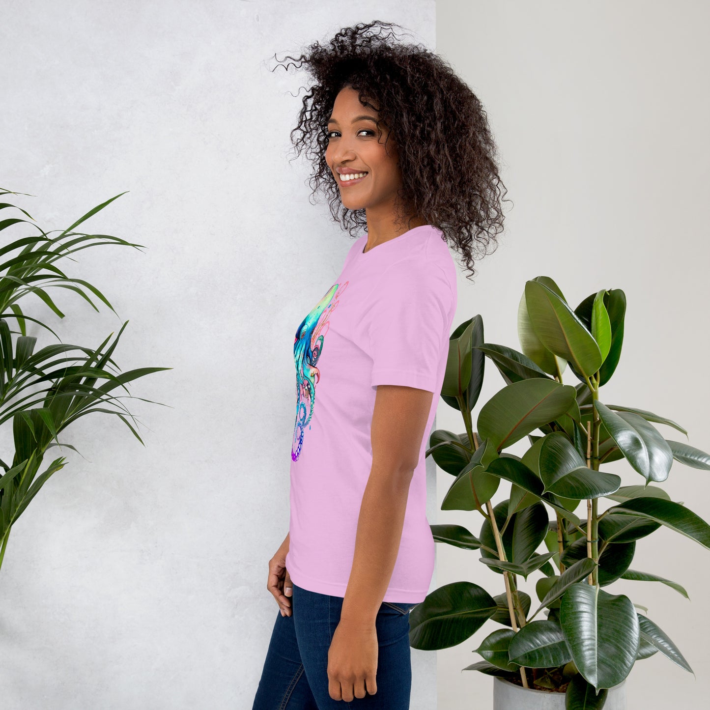 T-shirt Senhora com Estampa de Polvo em Aguarela Rosa e Azul - Conforto e Estilo